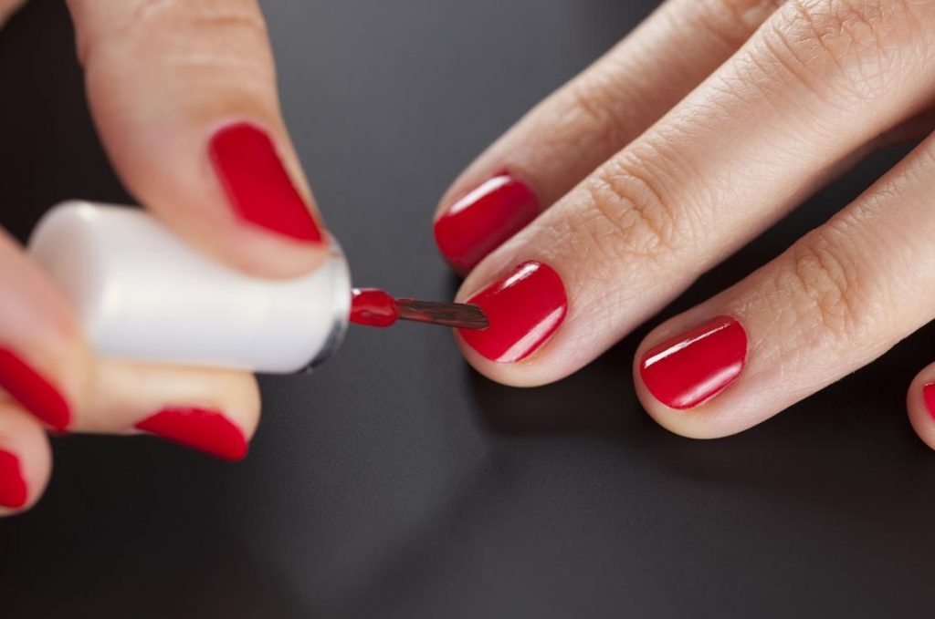 لاک ناخن قرمز