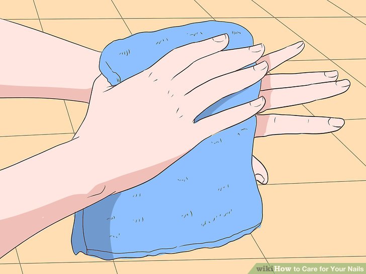 پاک کردن دست  و ناخن با حوله