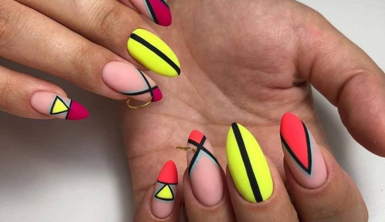انواع پالت های طراحی ناخن و کاربرد ان در کاشت ناخن